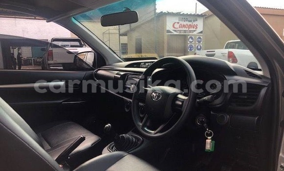 Buy Used Toyota Hilux Silver Car in Beitbridge in Matabeleland South Buy Used Toyota Hilux Silver Car in Beitbridge in Matabeleland South