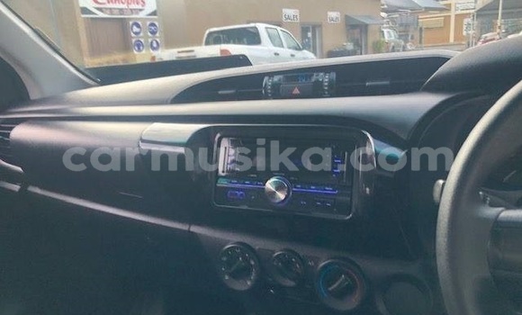 Buy Used Toyota Hilux Silver Car in Beitbridge in Matabeleland South Buy Used Toyota Hilux Silver Car in Beitbridge in Matabeleland South