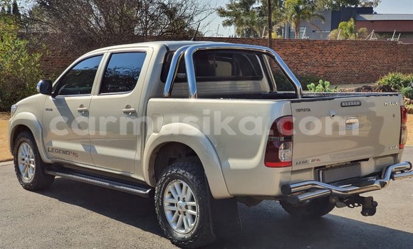 Tenga Tsaru Toyota Hilux Sirivha Mota in Beitbridge in Matabeleland South Tenga Tsaru Toyota Hilux Sirivha Mota in Beitbridge in Matabeleland South