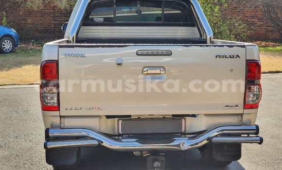 Tenga Tsaru Toyota Hilux Sirivha Mota in Beitbridge in Matabeleland South Tenga Tsaru Toyota Hilux Sirivha Mota in Beitbridge in Matabeleland South