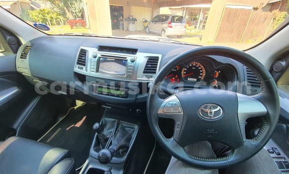 Tenga Tsaru Toyota Hilux Sirivha Mota in Beitbridge in Matabeleland South Tenga Tsaru Toyota Hilux Sirivha Mota in Beitbridge in Matabeleland South