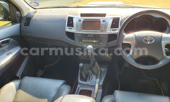 Tenga Tsaru Toyota Hilux Sirivha Mota in Beitbridge in Matabeleland South Tenga Tsaru Toyota Hilux Sirivha Mota in Beitbridge in Matabeleland South