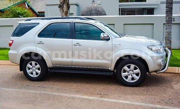 Tenga Tsaru Toyota Fortuner Zvimwe Mota in Beitbridge in Matabeleland South Tenga Tsaru Toyota Fortuner Zvimwe Mota in Beitbridge in Matabeleland South