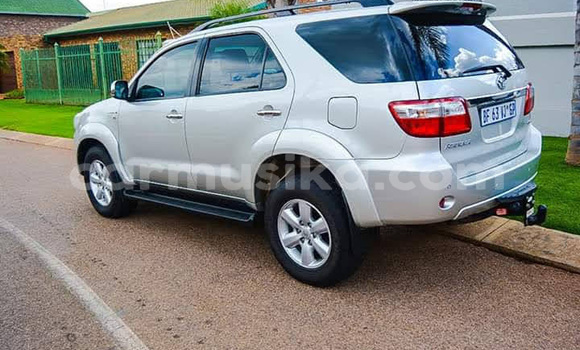 Tenga Tsaru Toyota Fortuner Zvimwe Mota in Beitbridge in Matabeleland South Tenga Tsaru Toyota Fortuner Zvimwe Mota in Beitbridge in Matabeleland South