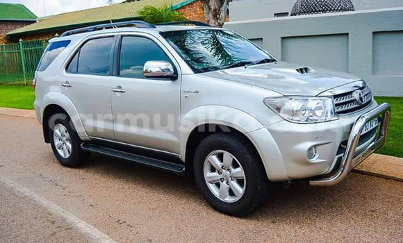 Tenga Tsaru Toyota Fortuner Zvimwe Mota in Beitbridge in Matabeleland South Tenga Tsaru Toyota Fortuner Zvimwe Mota in Beitbridge in Matabeleland South