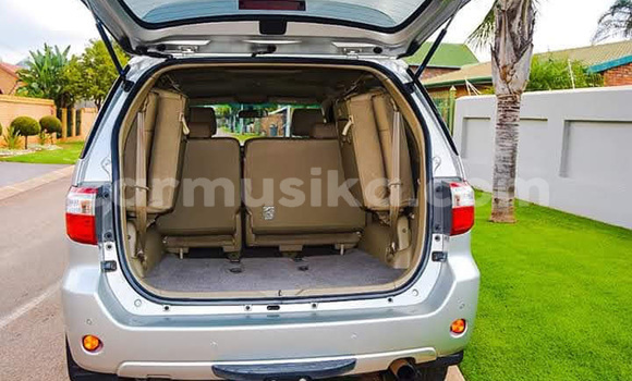 Tenga Tsaru Toyota Fortuner Zvimwe Mota in Beitbridge in Matabeleland South Tenga Tsaru Toyota Fortuner Zvimwe Mota in Beitbridge in Matabeleland South