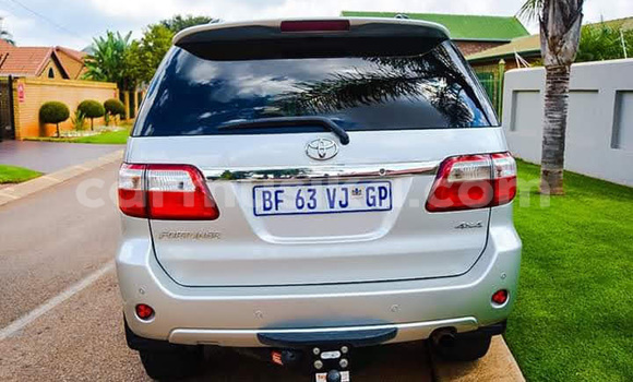 Tenga Tsaru Toyota Fortuner Zvimwe Mota in Beitbridge in Matabeleland South Tenga Tsaru Toyota Fortuner Zvimwe Mota in Beitbridge in Matabeleland South