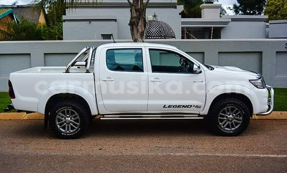 Acheter Occasion Voiture Toyota Hilux Blanc à Beitbridge, Matabeleland South Acheter Occasion Voiture Toyota Hilux Blanc à Beitbridge, Matabeleland South