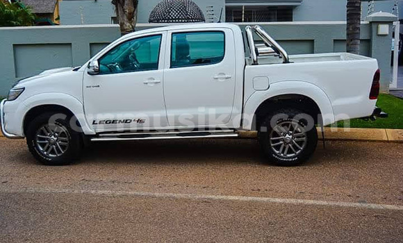 Acheter Occasion Voiture Toyota Hilux Blanc à Beitbridge, Matabeleland South Acheter Occasion Voiture Toyota Hilux Blanc à Beitbridge, Matabeleland South