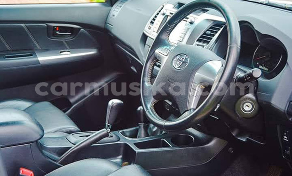 Acheter Occasion Voiture Toyota Hilux Blanc à Beitbridge, Matabeleland South Acheter Occasion Voiture Toyota Hilux Blanc à Beitbridge, Matabeleland South