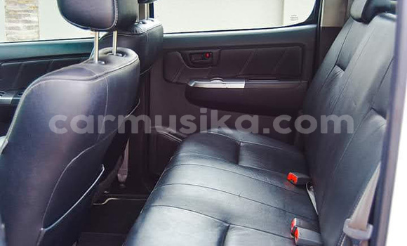 Acheter Occasion Voiture Toyota Hilux Blanc à Beitbridge, Matabeleland South Acheter Occasion Voiture Toyota Hilux Blanc à Beitbridge, Matabeleland South