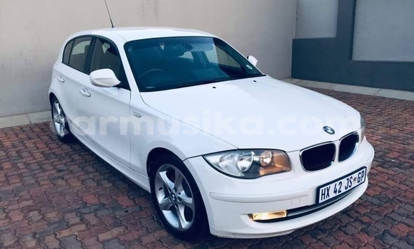 Acheter Occasion Voiture BMW 3–Series Blanc à Beitbridge, Matabeleland South Acheter Occasion Voiture BMW 3–Series Blanc à Beitbridge, Matabeleland South