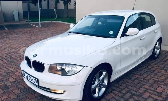 Acheter Occasion Voiture BMW 3–Series Blanc à Beitbridge, Matabeleland South Acheter Occasion Voiture BMW 3–Series Blanc à Beitbridge, Matabeleland South