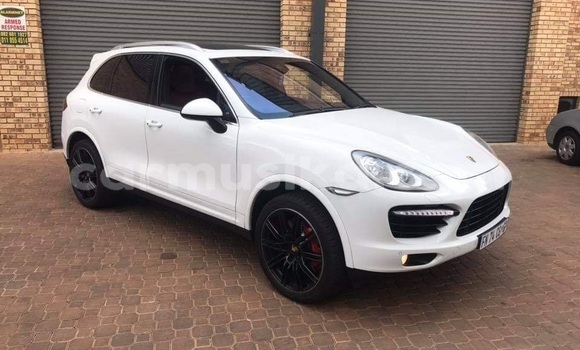 Acheter Occasion Voiture Porsche Cayenne Blanc à Beitbridge, Matabeleland South Acheter Occasion Voiture Porsche Cayenne Blanc à Beitbridge, Matabeleland South