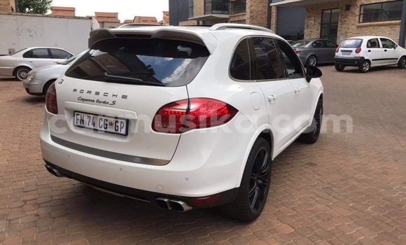 Acheter Occasion Voiture Porsche Cayenne Blanc à Beitbridge, Matabeleland South Acheter Occasion Voiture Porsche Cayenne Blanc à Beitbridge, Matabeleland South