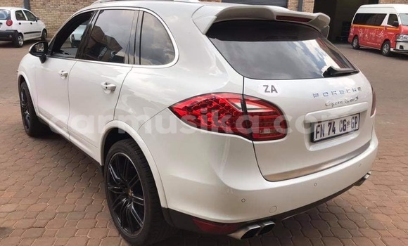 Acheter Occasion Voiture Porsche Cayenne Blanc à Beitbridge, Matabeleland South Acheter Occasion Voiture Porsche Cayenne Blanc à Beitbridge, Matabeleland South