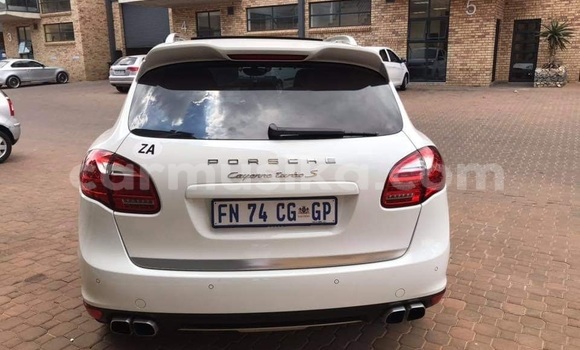 Acheter Occasion Voiture Porsche Cayenne Blanc à Beitbridge, Matabeleland South Acheter Occasion Voiture Porsche Cayenne Blanc à Beitbridge, Matabeleland South