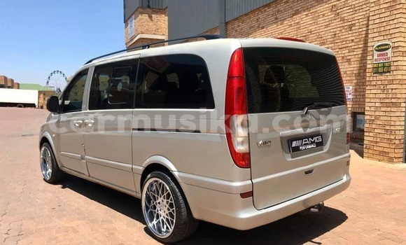 Acheter Occasion Voiture Mercedes‒Benz Viano Gris à Beitbridge, Matabeleland South Acheter Occasion Voiture Mercedes‒Benz Viano Gris à Beitbridge, Matabeleland South