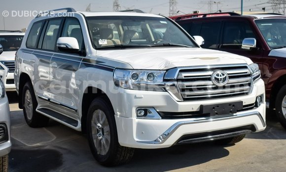 Tenga Imported Toyota Land Cruiser Chena Mota in Import - Dubai in Harare Tenga Imported Toyota Land Cruiser Chena Mota in Import - Dubai in Harare