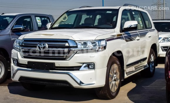 Tenga Imported Toyota Land Cruiser Chena Mota in Import - Dubai in Harare Tenga Imported Toyota Land Cruiser Chena Mota in Import - Dubai in Harare