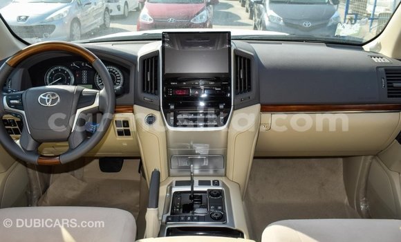 Tenga Imported Toyota Land Cruiser Chena Mota in Import - Dubai in Harare Tenga Imported Toyota Land Cruiser Chena Mota in Import - Dubai in Harare