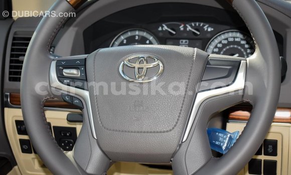Tenga Imported Toyota Land Cruiser Chena Mota in Import - Dubai in Harare Tenga Imported Toyota Land Cruiser Chena Mota in Import - Dubai in Harare