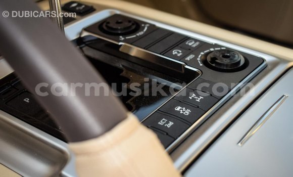 Tenga Imported Toyota Land Cruiser Chena Mota in Import - Dubai in Harare Tenga Imported Toyota Land Cruiser Chena Mota in Import - Dubai in Harare