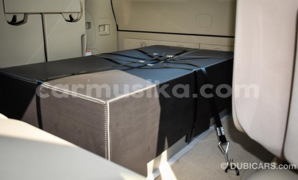 Tenga Imported Toyota Land Cruiser Chena Mota in Import - Dubai in Harare Tenga Imported Toyota Land Cruiser Chena Mota in Import - Dubai in Harare