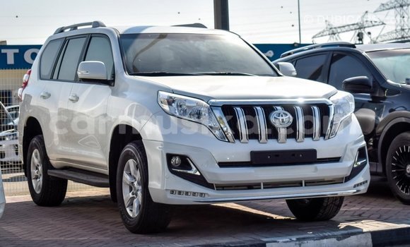 Acheter Import Voiture Toyota Prado Blanc à Import - Dubai, Harare Acheter Import Voiture Toyota Prado Blanc à Import - Dubai, Harare