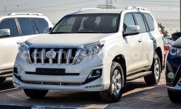 Acheter Import Voiture Toyota Prado Blanc à Import - Dubai, Harare Acheter Import Voiture Toyota Prado Blanc à Import - Dubai, Harare