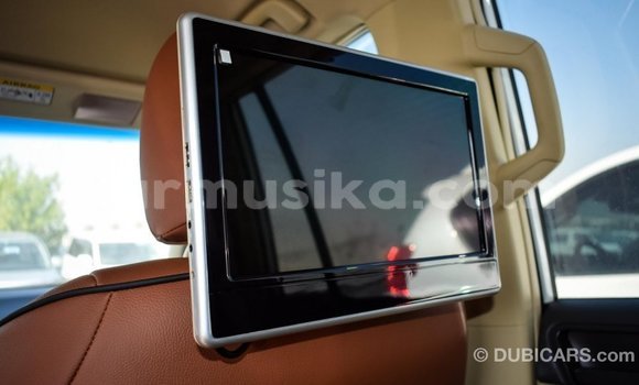 Acheter Import Voiture Toyota Prado Blanc à Import - Dubai, Harare Acheter Import Voiture Toyota Prado Blanc à Import - Dubai, Harare