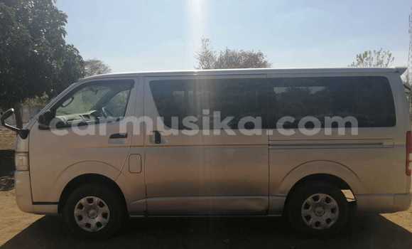 Nunua Imported Toyota Hiace Fedha Gari ndani ya Harare nchini Harare