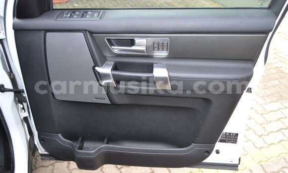 Tenga Tsaru Land Rover Discovery Chena Mota in Beitbridge in Matabeleland South Tenga Tsaru Land Rover Discovery Chena Mota in Beitbridge in Matabeleland South