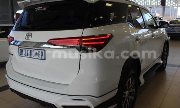 Buy Used Toyota Fortuner White Car in Beitbridge in Matabeleland South Buy Used Toyota Fortuner White Car in Beitbridge in Matabeleland South