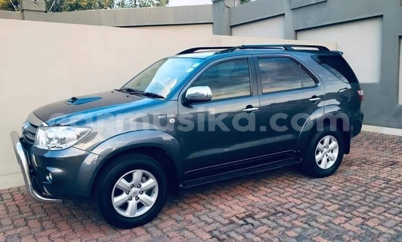 Tenga Tsaru Toyota Fortuner Zvimwe Mota in Beitbridge in Matabeleland South