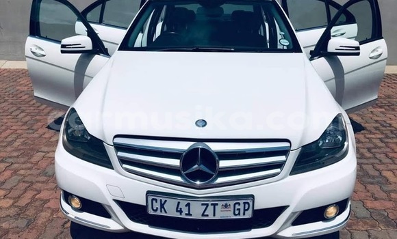 Tenga Tsaru Mercedes‒Benz C–Class Chena Mota in Beitbridge in Matabeleland South Tenga Tsaru Mercedes‒Benz C–Class Chena Mota in Beitbridge in Matabeleland South