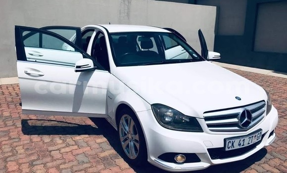Tenga Tsaru Mercedes‒Benz C–Class Chena Mota in Beitbridge in Matabeleland South Tenga Tsaru Mercedes‒Benz C–Class Chena Mota in Beitbridge in Matabeleland South