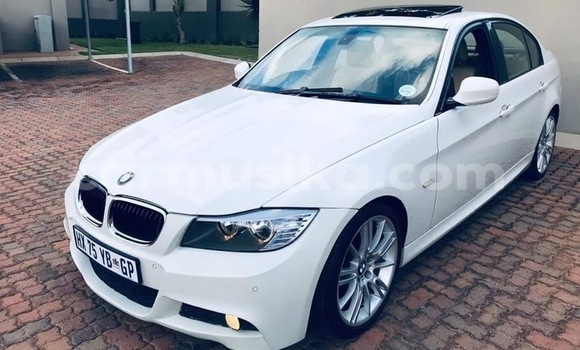 Tenga Tsaru BMW 3–Series Chena Mota in Beitbridge in Matabeleland South Tenga Tsaru BMW 3–Series Chena Mota in Beitbridge in Matabeleland South