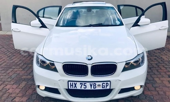 Tenga Tsaru BMW 3–Series Chena Mota in Beitbridge in Matabeleland South Tenga Tsaru BMW 3–Series Chena Mota in Beitbridge in Matabeleland South
