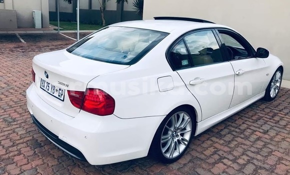 Tenga Tsaru BMW 3–Series Chena Mota in Beitbridge in Matabeleland South Tenga Tsaru BMW 3–Series Chena Mota in Beitbridge in Matabeleland South