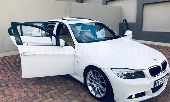 Tenga Tsaru BMW 3–Series Chena Mota in Beitbridge in Matabeleland South Tenga Tsaru BMW 3–Series Chena Mota in Beitbridge in Matabeleland South