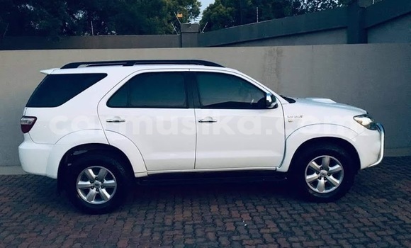 Acheter Occasion Voiture Toyota Fortuner Blanc à Beitbridge, Matabeleland South Acheter Occasion Voiture Toyota Fortuner Blanc à Beitbridge, Matabeleland South