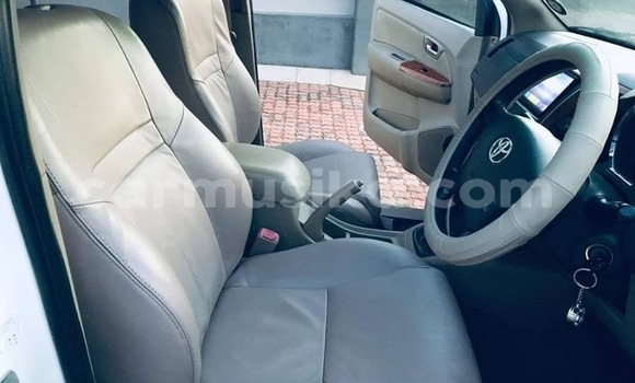 Acheter Occasion Voiture Toyota Fortuner Blanc à Beitbridge, Matabeleland South Acheter Occasion Voiture Toyota Fortuner Blanc à Beitbridge, Matabeleland South