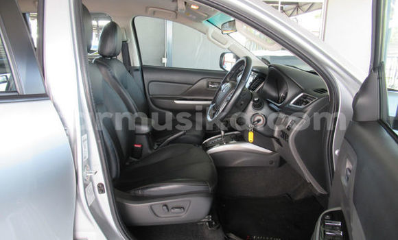 Buy Used Mitsubishi Triton Silver Car in Alexandra Park in Harare Buy Used Mitsubishi Triton Silver Car in Alexandra Park in Harare