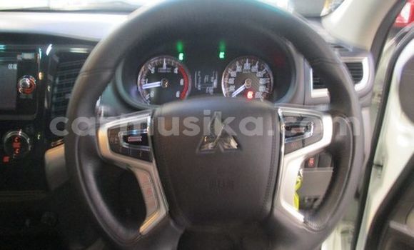 Buy Used Mitsubishi Triton White Car in Alexandra Park in Harare Buy Used Mitsubishi Triton White Car in Alexandra Park in Harare