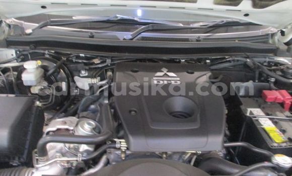 Buy Used Mitsubishi Triton White Car in Alexandra Park in Harare Buy Used Mitsubishi Triton White Car in Alexandra Park in Harare