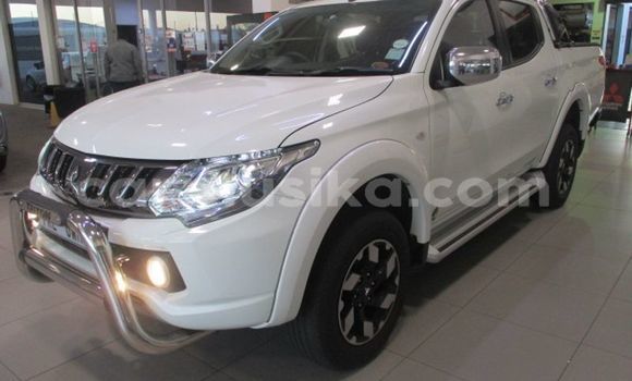 Buy Used Mitsubishi Triton White Car in Alexandra Park in Harare Buy Used Mitsubishi Triton White Car in Alexandra Park in Harare