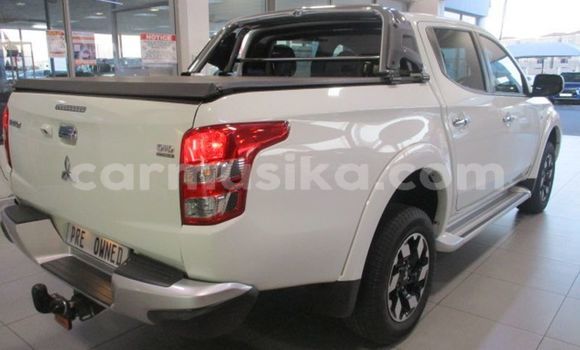 Buy Used Mitsubishi Triton White Car in Alexandra Park in Harare Buy Used Mitsubishi Triton White Car in Alexandra Park in Harare