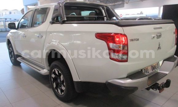 Buy Used Mitsubishi Triton White Car in Alexandra Park in Harare Buy Used Mitsubishi Triton White Car in Alexandra Park in Harare