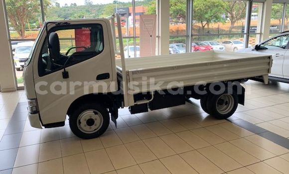 Buy Used Toyota Dyna White Car in Beitbridge in Matabeleland South Buy Used Toyota Dyna White Car in Beitbridge in Matabeleland South